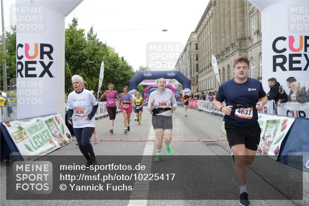 06.09.2026 - CURREX Alsterlauf Yannick Fuchs http://msf.ph/oto/10225417 06.09.2026 10:14:20 Ziel 2800, 3039, 3418, 3513, 3864, 3986, 4196, 4205, 4452, 4637, 5183, 5363, 5395, 5475, 6052 meine-sportfotos.de