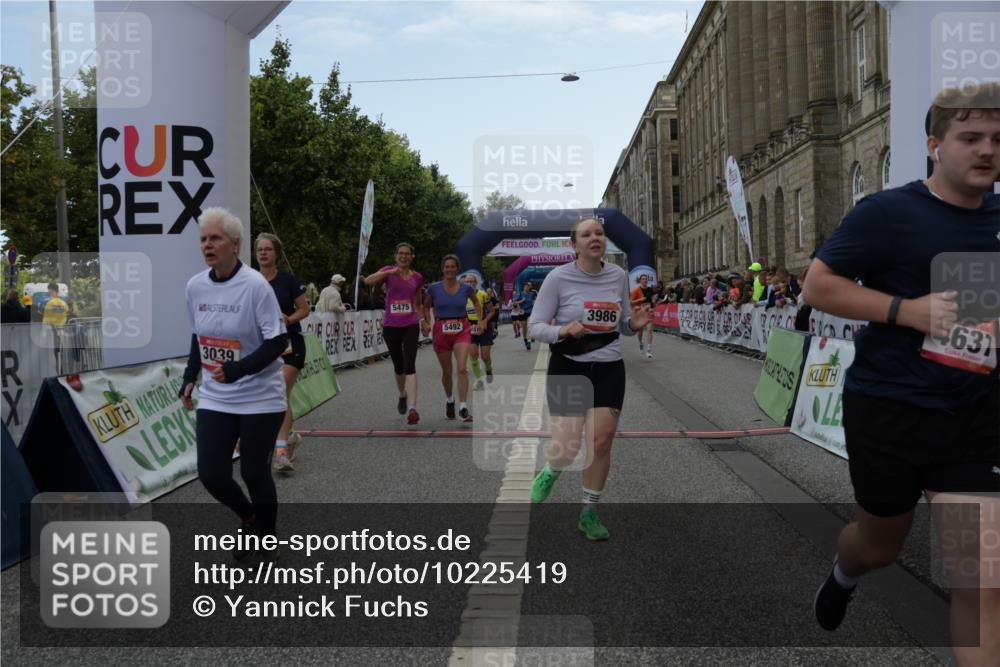 06.09.2026 - CURREX Alsterlauf Yannick Fuchs http://msf.ph/oto/10225419 06.09.2026 10:14:20 Ziel 2800, 3039, 3418, 3513, 3864, 3986, 4196, 4205, 4452, 4637, 5183, 5363, 5395, 5475, 6052 meine-sportfotos.de