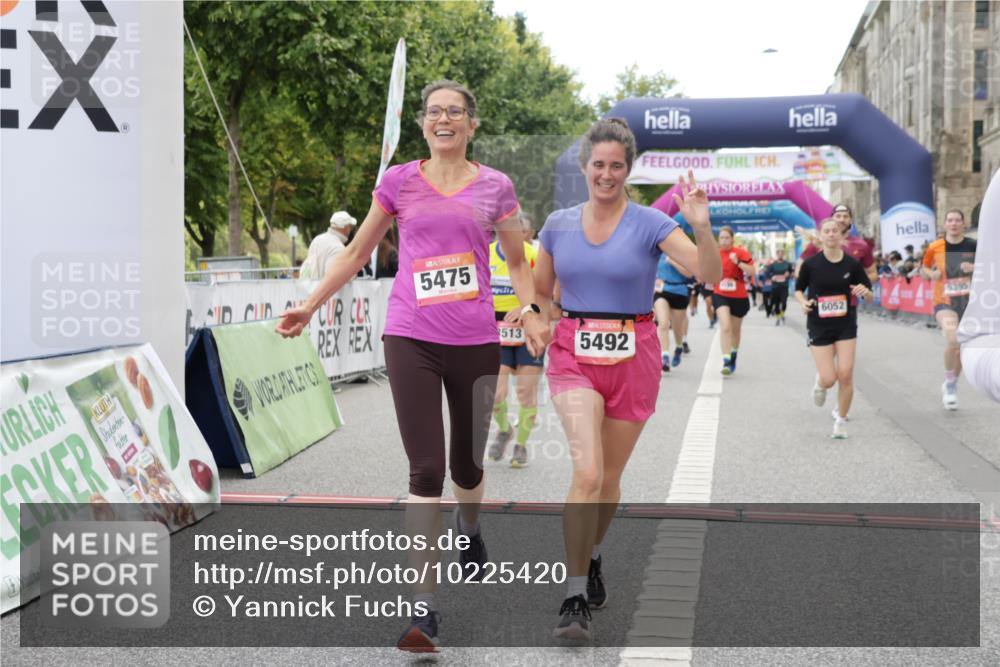 06.09.2026 - CURREX Alsterlauf Yannick Fuchs http://msf.ph/oto/10225420 06.09.2026 10:14:21 Ziel 3039, 3418, 3513, 3864, 3986, 4196, 4205, 4452, 4637, 5183, 5255, 5363, 5395, 5449, 5475, 6052 meine-sportfotos.de