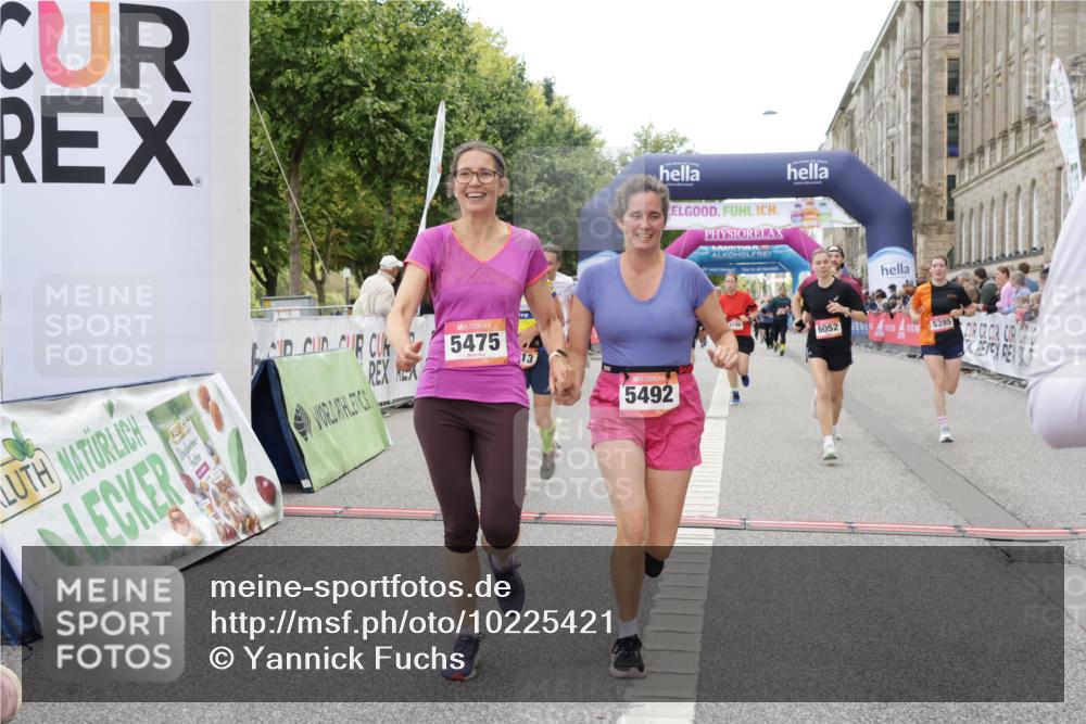 06.09.2026 - CURREX Alsterlauf Yannick Fuchs http://msf.ph/oto/10225421 06.09.2026 10:14:21 Ziel 3039, 3418, 3513, 3864, 3986, 4196, 4205, 4452, 4637, 5183, 5255, 5363, 5395, 5449, 5475, 6052 meine-sportfotos.de