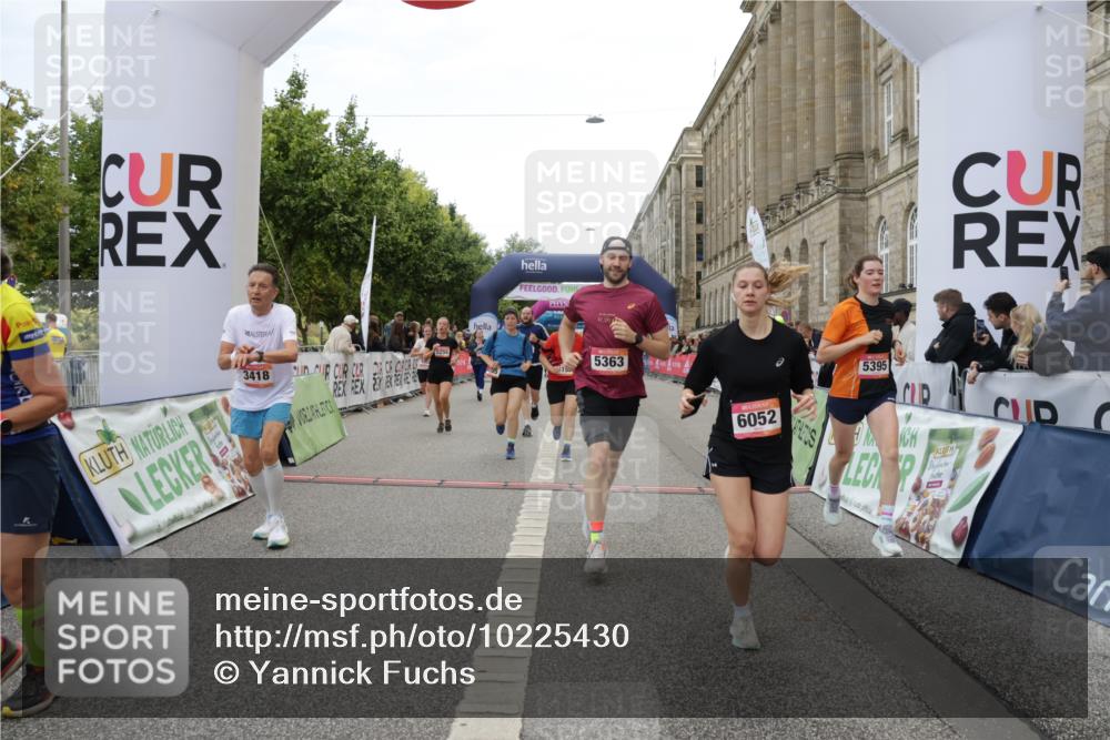 06.09.2026 - CURREX Alsterlauf Yannick Fuchs http://msf.ph/oto/10225430 06.09.2026 10:14:24 Ziel 3039, 3418, 3513, 3864, 3986, 4036, 4196, 4205, 4637, 4885, 5002, 5183, 5255, 5363, 5395, 5449, 5475, 6052 meine-sportfotos.de