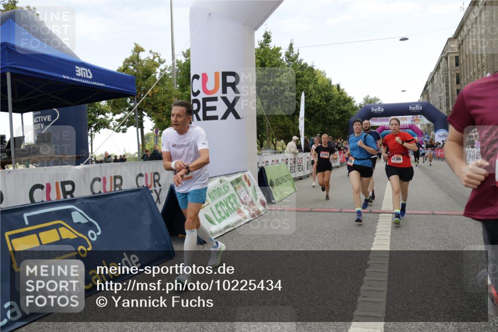 06.09.2026 - CURREX Alsterlauf Yannick Fuchs http://msf.ph/oto/10225434 06.09.2026 10:14:25 Ziel 3039, 3418, 3513, 3864, 3986, 4036, 4196, 4205, 4637, 4885, 5002, 5183, 5255, 5363, 5395, 5449, 5475, 6052, 6444 meine-sportfotos.de