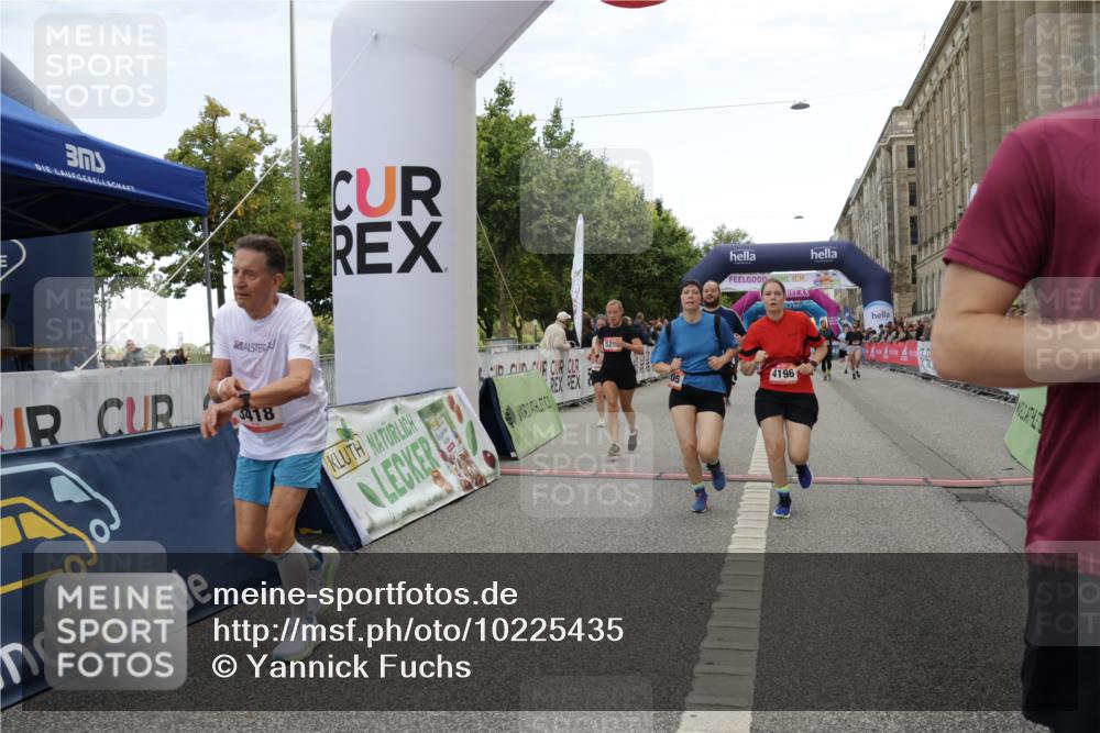 06.09.2026 - CURREX Alsterlauf Yannick Fuchs http://msf.ph/oto/10225435 06.09.2026 10:14:25 Ziel 3039, 3418, 3513, 3864, 3986, 4036, 4196, 4205, 4637, 4885, 5002, 5183, 5255, 5363, 5395, 5449, 5475, 6052, 6444 meine-sportfotos.de