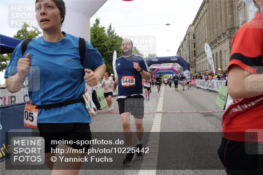 06.09.2026 - CURREX Alsterlauf Yannick Fuchs http://msf.ph/oto/10225442 06.09.2026 10:14:26 Ziel 2138, 3039, 3418, 3513, 3986, 4036, 4196, 4205, 4637, 4885, 5002, 5183, 5255, 5363, 5395, 5449, 5475, 6052, 6444 meine-sportfotos.de