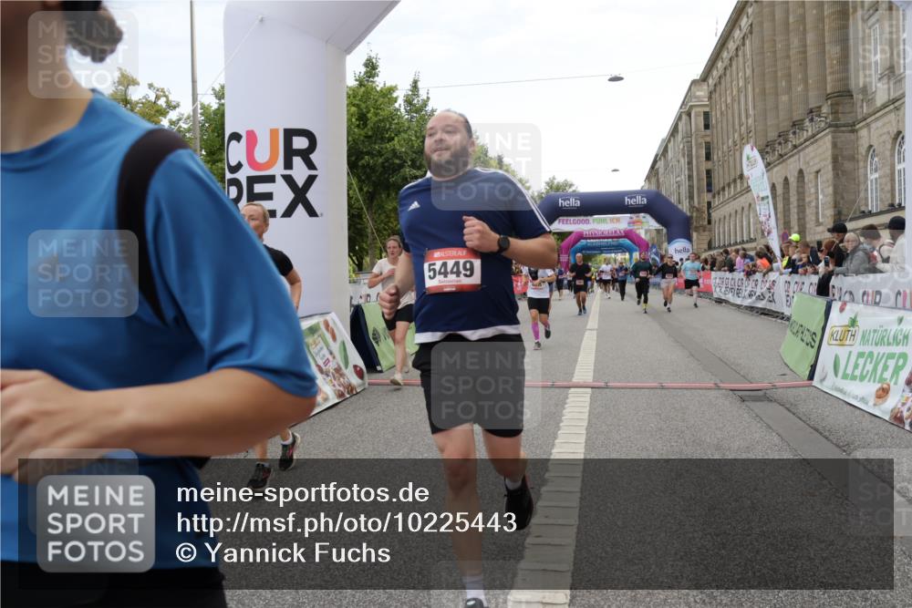 06.09.2026 - CURREX Alsterlauf Yannick Fuchs http://msf.ph/oto/10225443 06.09.2026 10:14:27 Ziel 2138, 2384, 3418, 3513, 3829, 4036, 4196, 4205, 4885, 5002, 5183, 5255, 5363, 5395, 5449, 5475, 6052, 6444 meine-sportfotos.de