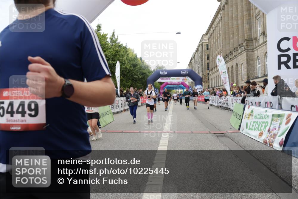 06.09.2026 - CURREX Alsterlauf Yannick Fuchs http://msf.ph/oto/10225445 06.09.2026 10:14:27 Ziel 2138, 2384, 3418, 3513, 3829, 4036, 4196, 4205, 4885, 5002, 5183, 5255, 5363, 5395, 5449, 5475, 6052, 6444 meine-sportfotos.de