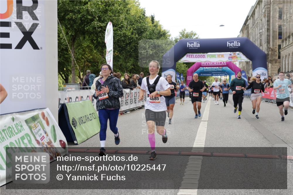 06.09.2026 - CURREX Alsterlauf Yannick Fuchs http://msf.ph/oto/10225447 06.09.2026 10:14:28 Ziel 2138, 2384, 3418, 3513, 3829, 4036, 4196, 4205, 4885, 5002, 5255, 5363, 5395, 5449, 5475, 6052, 6444 meine-sportfotos.de