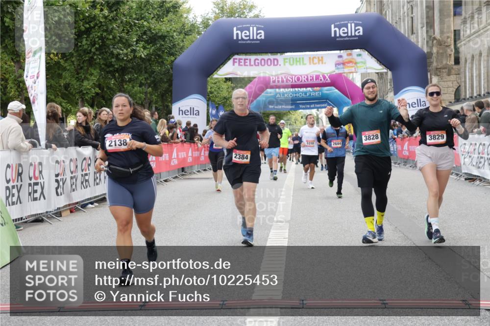 06.09.2026 - CURREX Alsterlauf Yannick Fuchs http://msf.ph/oto/10225453 06.09.2026 10:14:30 Ziel 2138, 2384, 2644, 3418, 3829, 4036, 4196, 4205, 4885, 5002, 5255, 5363, 5395, 5449, 6052, 6444 meine-sportfotos.de