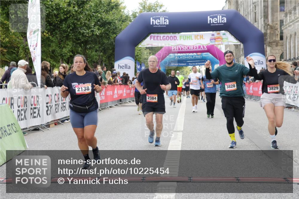 06.09.2026 - CURREX Alsterlauf Yannick Fuchs http://msf.ph/oto/10225454 06.09.2026 10:14:30 Ziel 2138, 2384, 2644, 3418, 3829, 4036, 4196, 4205, 4885, 5002, 5255, 5363, 5395, 5449, 6052, 6444 meine-sportfotos.de