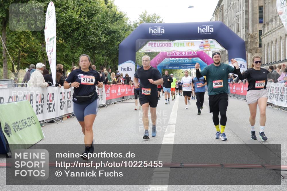 06.09.2026 - CURREX Alsterlauf Yannick Fuchs http://msf.ph/oto/10225455 06.09.2026 10:14:30 Ziel 2138, 2384, 2644, 3418, 3829, 4036, 4196, 4205, 4885, 5002, 5255, 5363, 5395, 5449, 6052, 6444 meine-sportfotos.de