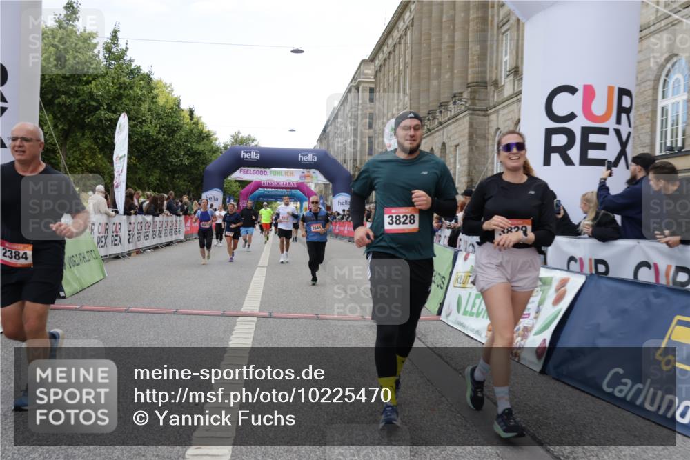 06.09.2026 - CURREX Alsterlauf Yannick Fuchs http://msf.ph/oto/10225470 06.09.2026 10:14:33 Ziel 2138, 2384, 2421, 2644, 3829, 4036, 4683, 4885, 5002, 5255, 5310, 5449, 6444 meine-sportfotos.de