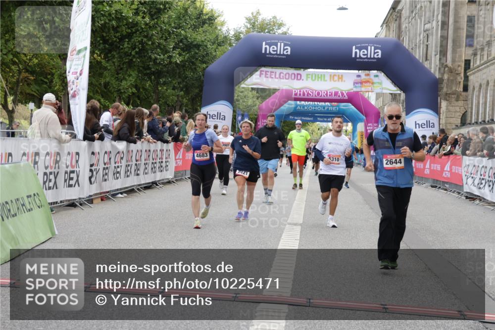 06.09.2026 - CURREX Alsterlauf Yannick Fuchs http://msf.ph/oto/10225471 06.09.2026 10:14:34 Ziel 2138, 2384, 2421, 2644, 3624, 3829, 3907, 4036, 4683, 4885, 5002, 5310, 6444 meine-sportfotos.de