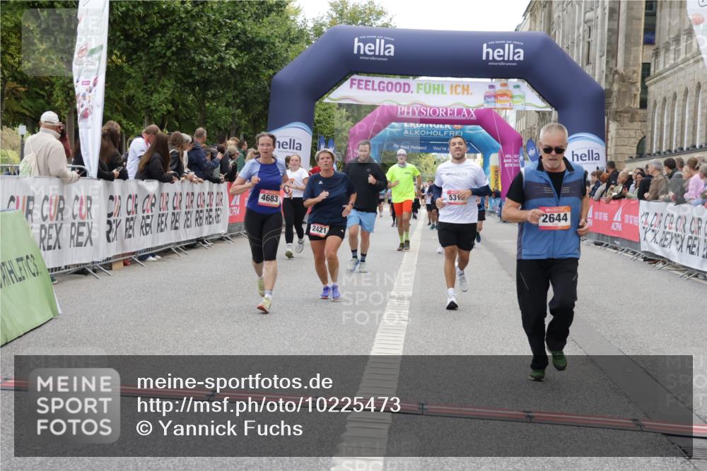 06.09.2026 - CURREX Alsterlauf Yannick Fuchs http://msf.ph/oto/10225473 06.09.2026 10:14:34 Ziel 2138, 2384, 2421, 2644, 3624, 3829, 3907, 4036, 4683, 4885, 5002, 5310, 6444 meine-sportfotos.de