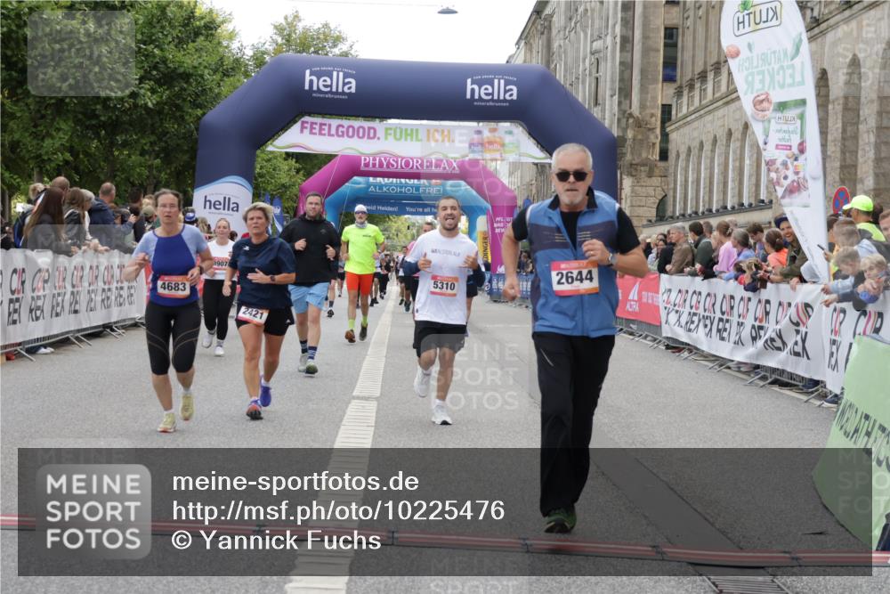 06.09.2026 - CURREX Alsterlauf Yannick Fuchs http://msf.ph/oto/10225476 06.09.2026 10:14:34 Ziel 2138, 2384, 2421, 2644, 3624, 3829, 3907, 4036, 4683, 4885, 5002, 5310, 6444 meine-sportfotos.de