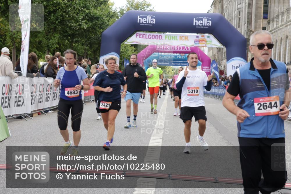 06.09.2026 - CURREX Alsterlauf Yannick Fuchs http://msf.ph/oto/10225480 06.09.2026 10:14:35 Ziel 2138, 2384, 2421, 2644, 3624, 3829, 3907, 4036, 4683, 4885, 5310, 5965, 6444 meine-sportfotos.de