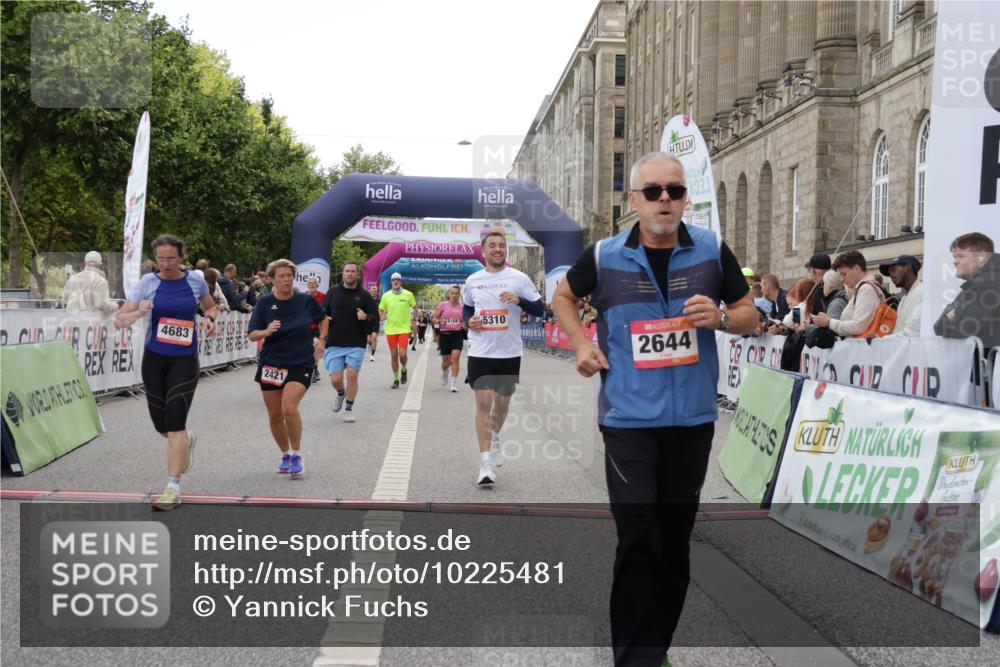 06.09.2026 - CURREX Alsterlauf Yannick Fuchs http://msf.ph/oto/10225481 06.09.2026 10:14:36 Ziel 2138, 2384, 2421, 2644, 3624, 3829, 3907, 4036, 4683, 5310, 5965, 6158, 6444 meine-sportfotos.de