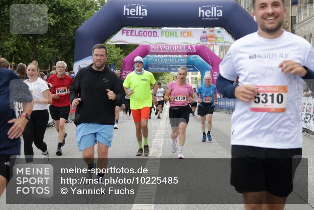06.09.2026 - CURREX Alsterlauf Yannick Fuchs http://msf.ph/oto/10225485 06.09.2026 10:14:37 Ziel 2138, 2384, 2421, 2644, 3624, 3829, 3907, 4683, 5310, 5965, 6158, 6444 meine-sportfotos.de