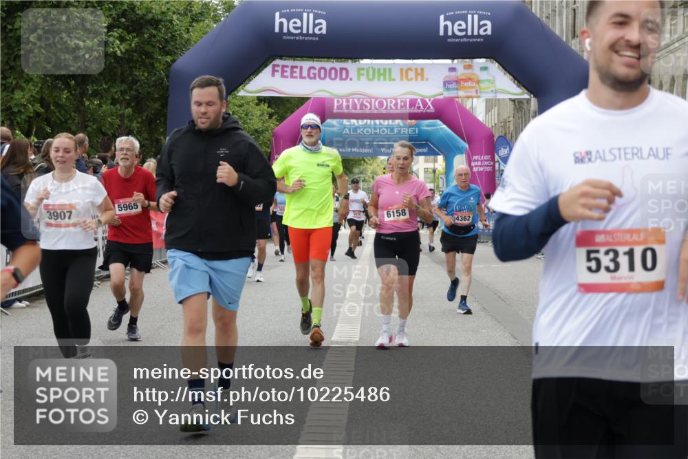 06.09.2026 - CURREX Alsterlauf Yannick Fuchs http://msf.ph/oto/10225486 06.09.2026 10:14:38 Ziel 2138, 2384, 2421, 2644, 3624, 3829, 3907, 4362, 4677, 4683, 5310, 5965, 6158 meine-sportfotos.de