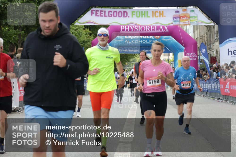 06.09.2026 - CURREX Alsterlauf Yannick Fuchs http://msf.ph/oto/10225488 06.09.2026 10:14:38 Ziel 2138, 2384, 2421, 2644, 3624, 3829, 3907, 4362, 4677, 4683, 5310, 5965, 6158 meine-sportfotos.de