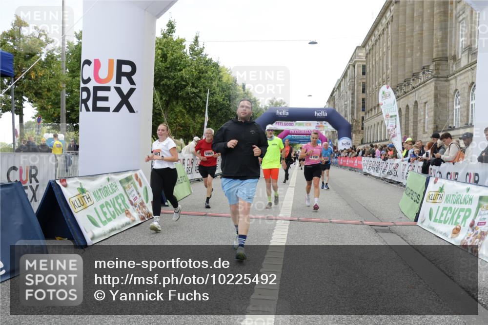 06.09.2026 - CURREX Alsterlauf Yannick Fuchs http://msf.ph/oto/10225492 06.09.2026 10:14:40 Ziel 2421, 2644, 3624, 3907, 4362, 4677, 4683, 5310, 5965, 6158, 6332 meine-sportfotos.de