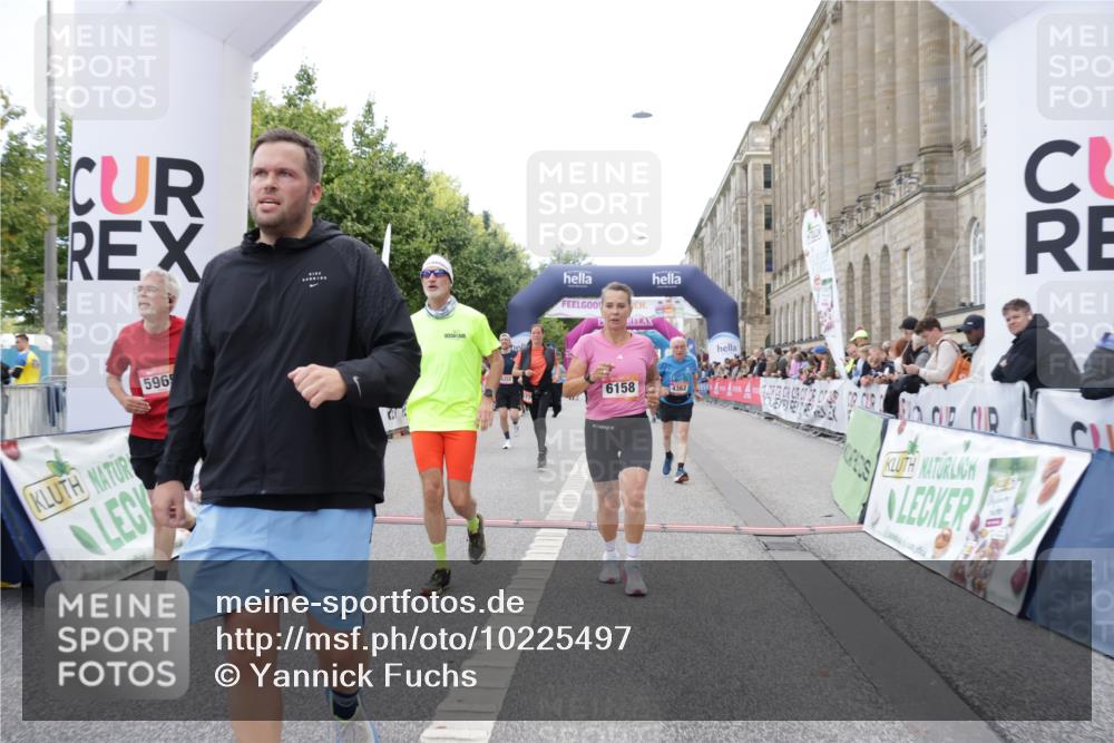 06.09.2026 - CURREX Alsterlauf Yannick Fuchs http://msf.ph/oto/10225497 06.09.2026 10:14:41 Ziel 2421, 2644, 3624, 3907, 4362, 4677, 4683, 5310, 5534, 5965, 6158, 6332 meine-sportfotos.de