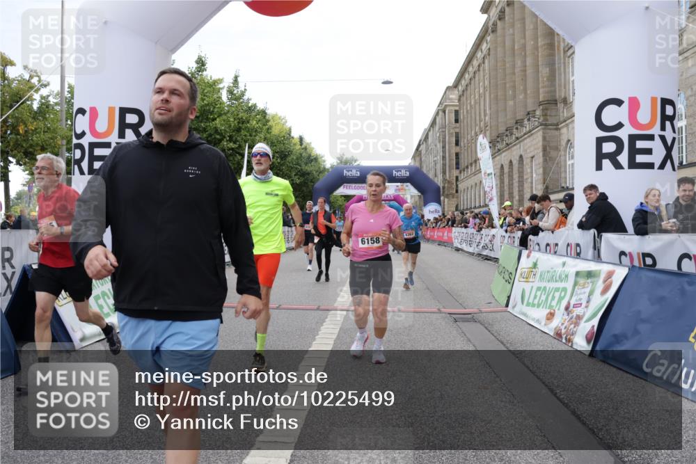 06.09.2026 - CURREX Alsterlauf Yannick Fuchs http://msf.ph/oto/10225499 06.09.2026 10:14:41 Ziel 2421, 2644, 3624, 3907, 4362, 4677, 4683, 5310, 5534, 5965, 6158, 6332 meine-sportfotos.de