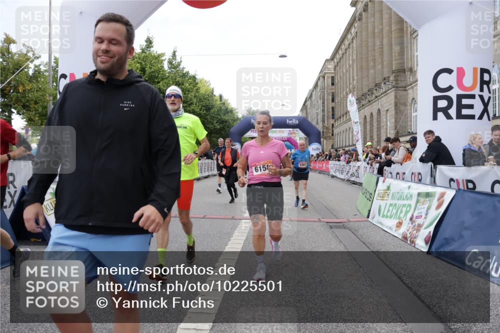 06.09.2026 - CURREX Alsterlauf Yannick Fuchs http://msf.ph/oto/10225501 06.09.2026 10:14:42 Ziel 2421, 2644, 3260, 3624, 3907, 4362, 4677, 4683, 5310, 5533, 5534, 5965, 6158, 6332 meine-sportfotos.de