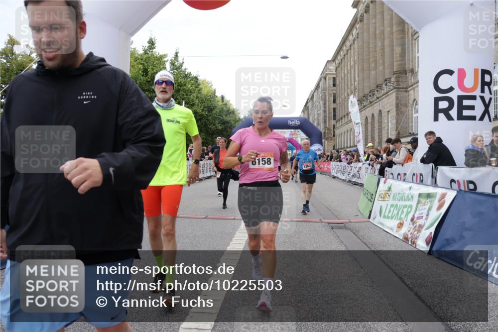 06.09.2026 - CURREX Alsterlauf Yannick Fuchs http://msf.ph/oto/10225503 06.09.2026 10:14:42 Ziel 2421, 2644, 3260, 3624, 3907, 4362, 4677, 4683, 5310, 5533, 5534, 5965, 6158, 6332 meine-sportfotos.de
