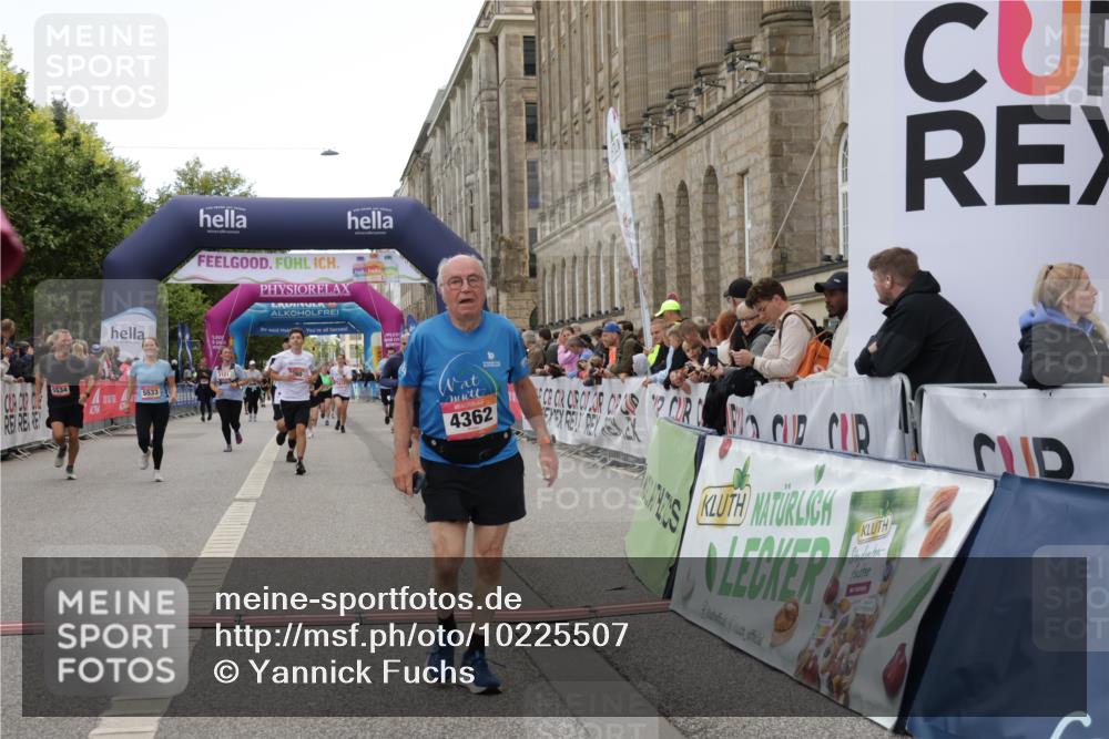 06.09.2026 - CURREX Alsterlauf Yannick Fuchs http://msf.ph/oto/10225507 06.09.2026 10:14:43 Ziel 2421, 3184, 3260, 3624, 3907, 4362, 4677, 4683, 5078, 5310, 5533, 5534, 5965, 6158, 6332 meine-sportfotos.de
