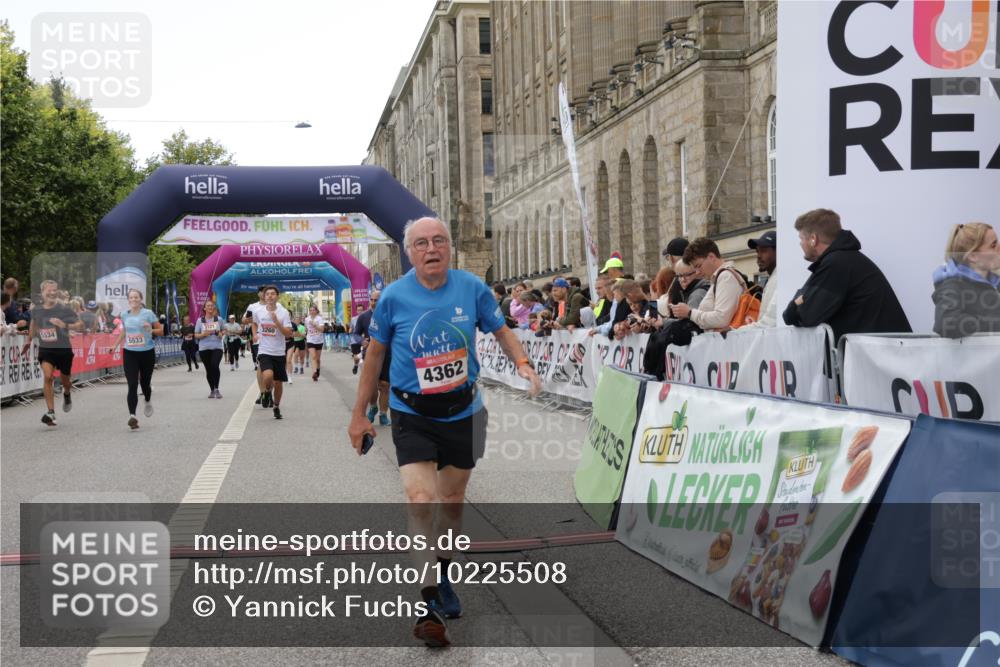06.09.2026 - CURREX Alsterlauf Yannick Fuchs http://msf.ph/oto/10225508 06.09.2026 10:14:43 Ziel 2421, 3184, 3260, 3624, 3907, 4362, 4677, 4683, 5078, 5310, 5533, 5534, 5965, 6158, 6332 meine-sportfotos.de