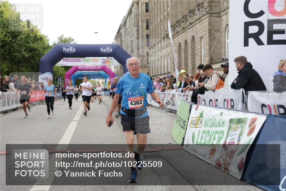 06.09.2026 - CURREX Alsterlauf Yannick Fuchs http://msf.ph/oto/10225509 06.09.2026 10:14:44 Ziel 2421, 3184, 3260, 3624, 3907, 4362, 4677, 5078, 5310, 5533, 5534, 5965, 6053, 6158, 6332 meine-sportfotos.de