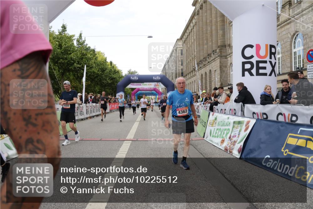 06.09.2026 - CURREX Alsterlauf Yannick Fuchs http://msf.ph/oto/10225512 06.09.2026 10:14:44 Ziel 2421, 3184, 3260, 3624, 3907, 4362, 4677, 5078, 5310, 5533, 5534, 5965, 6053, 6158, 6332 meine-sportfotos.de