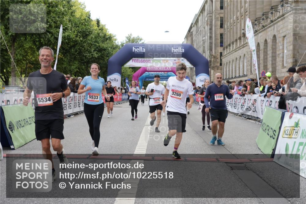 06.09.2026 - CURREX Alsterlauf Yannick Fuchs http://msf.ph/oto/10225518 06.09.2026 10:14:46 Ziel 3121, 3184, 3260, 3624, 3907, 4362, 4649, 4677, 5078, 5533, 5534, 5965, 6015, 6053, 6158, 6332 meine-sportfotos.de