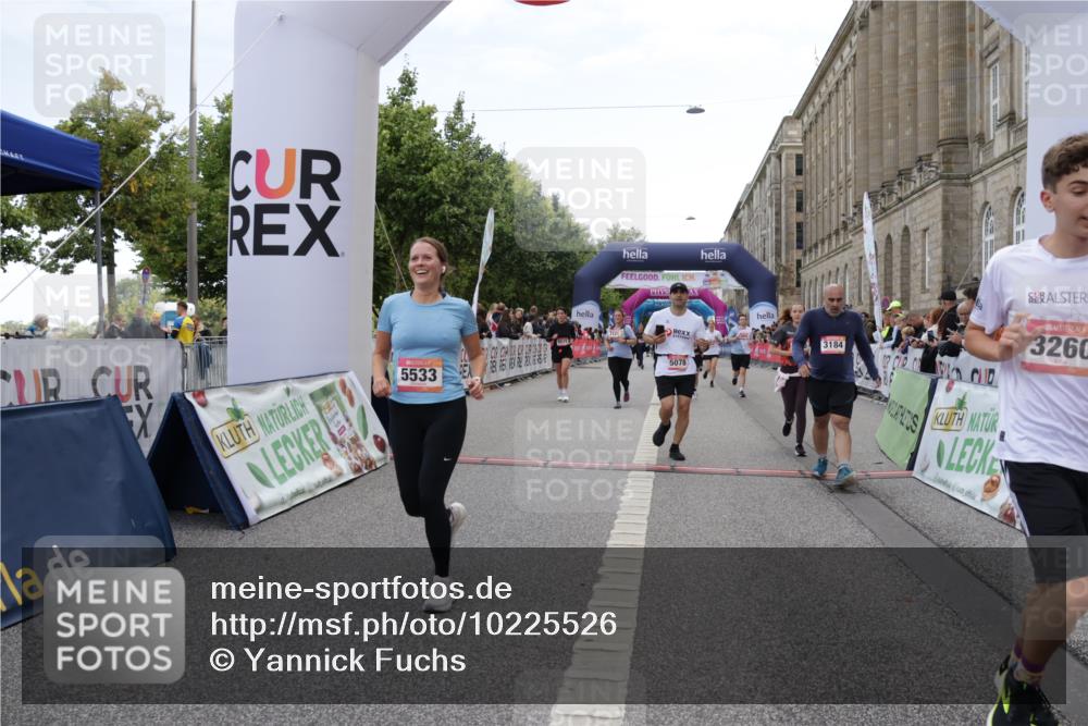 06.09.2026 - CURREX Alsterlauf Yannick Fuchs http://msf.ph/oto/10225526 06.09.2026 10:14:48 Ziel 3121, 3184, 3260, 4362, 4649, 4677, 5078, 5533, 5534, 5802, 6015, 6053, 6158, 6332 meine-sportfotos.de
