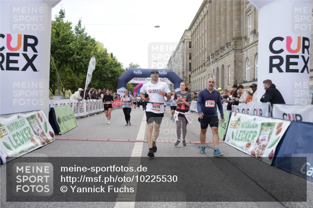 06.09.2026 - CURREX Alsterlauf Yannick Fuchs http://msf.ph/oto/10225530 06.09.2026 10:14:49 Ziel 3121, 3184, 3260, 4362, 4649, 4677, 5036, 5078, 5533, 5534, 5616, 5802, 6015, 6053, 6332 meine-sportfotos.de