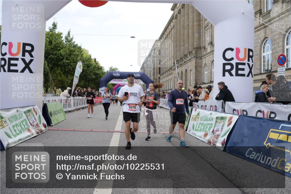 06.09.2026 - CURREX Alsterlauf Yannick Fuchs http://msf.ph/oto/10225531 06.09.2026 10:14:49 Ziel 3121, 3184, 3260, 4362, 4649, 4677, 5036, 5078, 5533, 5534, 5616, 5802, 6015, 6053, 6332 meine-sportfotos.de