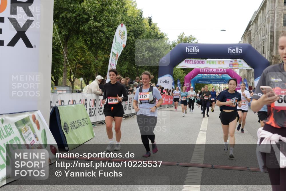06.09.2026 - CURREX Alsterlauf Yannick Fuchs http://msf.ph/oto/10225537 06.09.2026 10:14:50 Ziel 3121, 3184, 3260, 4362, 4528, 4649, 4677, 5036, 5078, 5533, 5534, 5616, 5802, 6015, 6053, 6332 meine-sportfotos.de