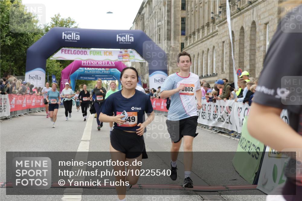 06.09.2026 - CURREX Alsterlauf Yannick Fuchs http://msf.ph/oto/10225540 06.09.2026 10:14:51 Ziel 3121, 3184, 3260, 4488, 4528, 4649, 5036, 5078, 5533, 5534, 5616, 5802, 6015, 6053, 6332 meine-sportfotos.de