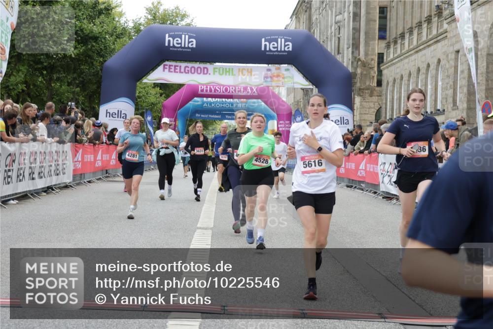 06.09.2026 - CURREX Alsterlauf Yannick Fuchs http://msf.ph/oto/10225546 06.09.2026 10:14:53 Ziel 3121, 3184, 3260, 4281, 4488, 4528, 4649, 5036, 5078, 5533, 5534, 5616, 5802, 5896, 6015, 6053 meine-sportfotos.de