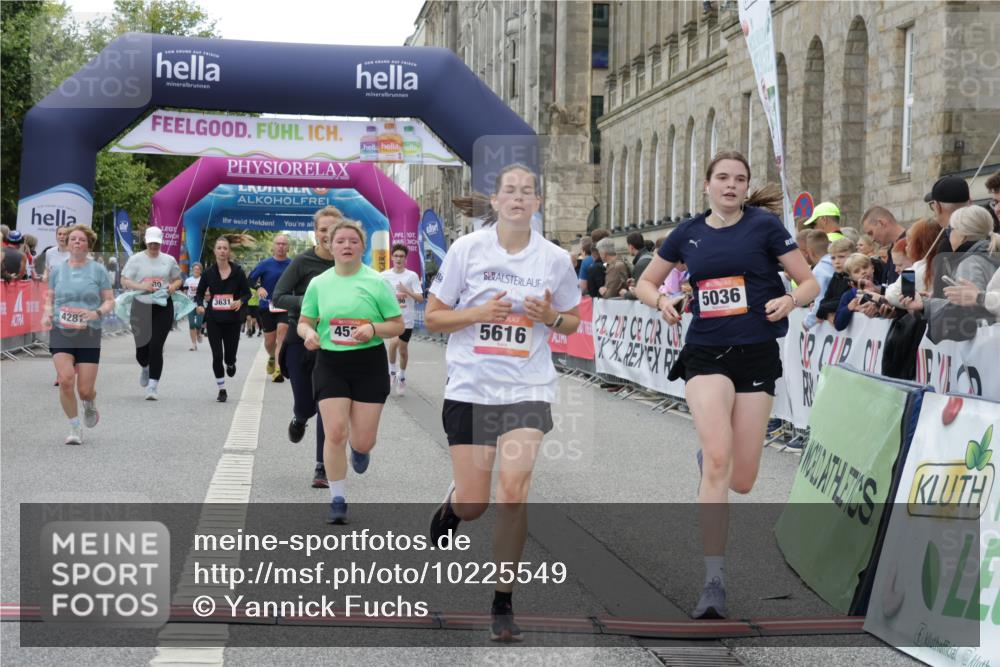 06.09.2026 - CURREX Alsterlauf Yannick Fuchs http://msf.ph/oto/10225549 06.09.2026 10:14:53 Ziel 3121, 3184, 3260, 4281, 4488, 4528, 4649, 5036, 5078, 5533, 5534, 5616, 5802, 5896, 6015, 6053 meine-sportfotos.de