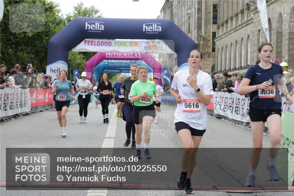 06.09.2026 - CURREX Alsterlauf Yannick Fuchs http://msf.ph/oto/10225550 06.09.2026 10:14:54 Ziel 3121, 3184, 3260, 4281, 4488, 4528, 4649, 5036, 5078, 5533, 5616, 5802, 5896, 6015, 6053 meine-sportfotos.de