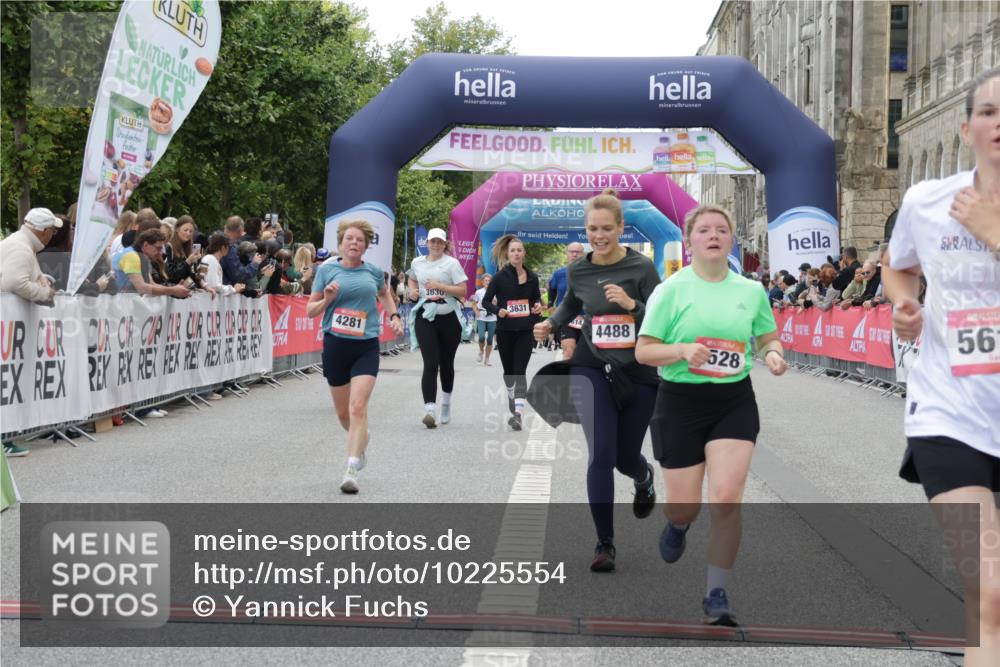 06.09.2026 - CURREX Alsterlauf Yannick Fuchs http://msf.ph/oto/10225554 06.09.2026 10:14:54 Ziel 3121, 3184, 3260, 4281, 4488, 4528, 4649, 5036, 5078, 5533, 5616, 5802, 5896, 6015, 6053 meine-sportfotos.de