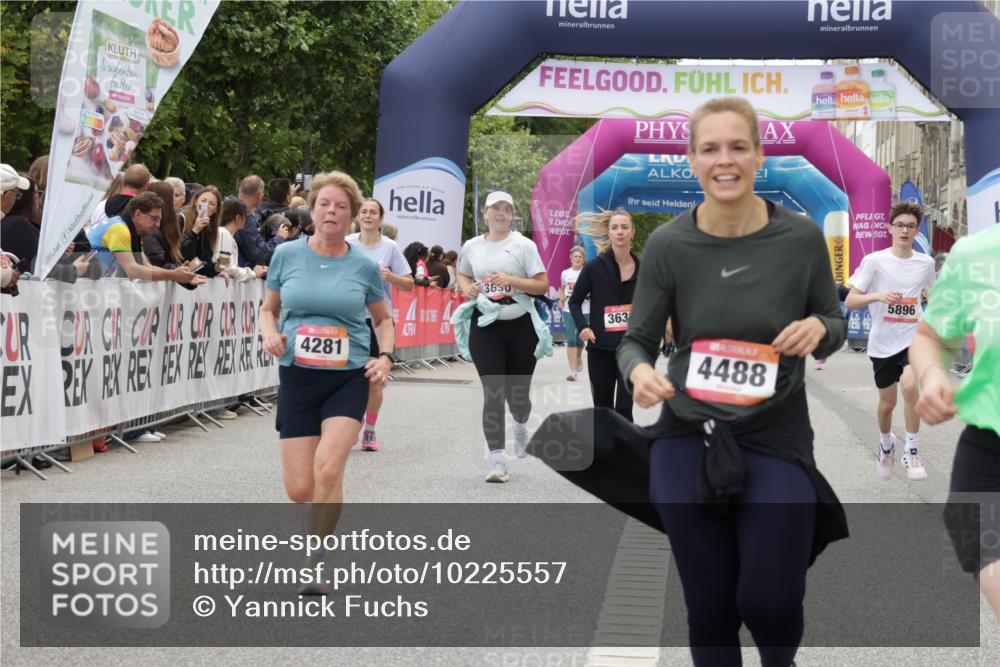 06.09.2026 - CURREX Alsterlauf Yannick Fuchs http://msf.ph/oto/10225557 06.09.2026 10:14:55 Ziel 3121, 3134, 3184, 3630, 3631, 4281, 4488, 4528, 4649, 5036, 5078, 5616, 5802, 5896, 6015, 6053 meine-sportfotos.de