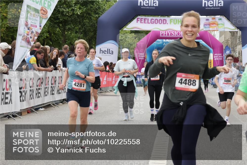 06.09.2026 - CURREX Alsterlauf Yannick Fuchs http://msf.ph/oto/10225558 06.09.2026 10:14:55 Ziel 3121, 3134, 3184, 3630, 3631, 4281, 4488, 4528, 4649, 5036, 5078, 5616, 5802, 5896, 6015, 6053 meine-sportfotos.de