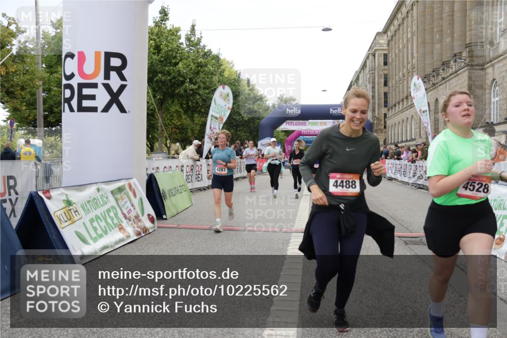 06.09.2026 - CURREX Alsterlauf Yannick Fuchs http://msf.ph/oto/10225562 06.09.2026 10:14:56 Ziel 3121, 3134, 3614, 3630, 3631, 4281, 4488, 4528, 4649, 5036, 5616, 5802, 5896, 6015, 6053 meine-sportfotos.de