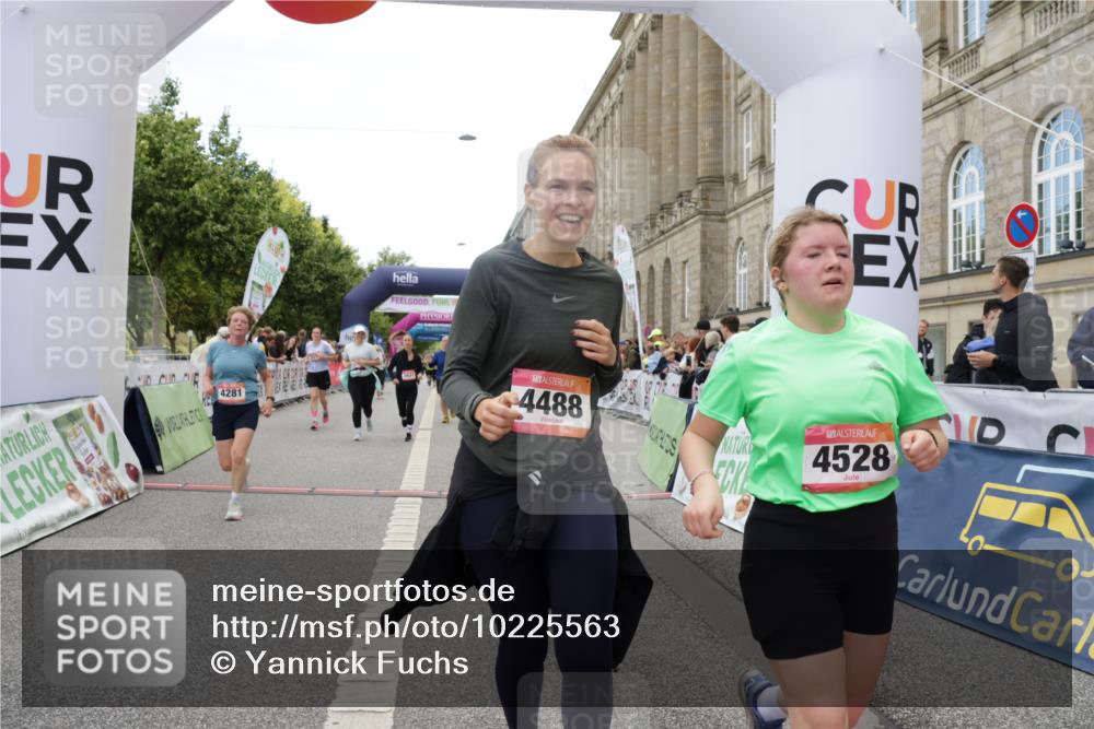 06.09.2026 - CURREX Alsterlauf Yannick Fuchs http://msf.ph/oto/10225563 06.09.2026 10:14:57 Ziel 2860, 3121, 3134, 3614, 3630, 3631, 4281, 4488, 4528, 4649, 5036, 5616, 5802, 5896, 6015 meine-sportfotos.de