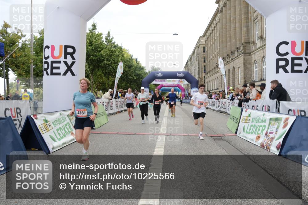 06.09.2026 - CURREX Alsterlauf Yannick Fuchs http://msf.ph/oto/10225566 06.09.2026 10:14:58 Ziel 2860, 3121, 3134, 3614, 3630, 3631, 4281, 4488, 4528, 4649, 5036, 5616, 5802, 5896, 6015 meine-sportfotos.de
