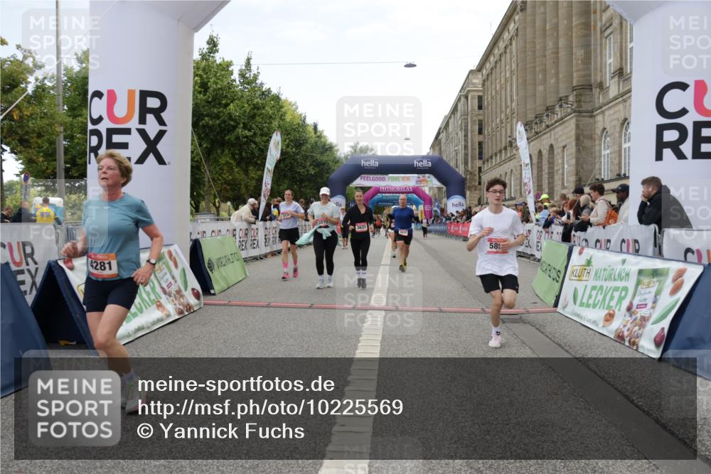 06.09.2026 - CURREX Alsterlauf Yannick Fuchs http://msf.ph/oto/10225569 06.09.2026 10:14:58 Ziel 2860, 3121, 3134, 3614, 3630, 3631, 4281, 4488, 4528, 4649, 5036, 5616, 5802, 5896, 6015 meine-sportfotos.de