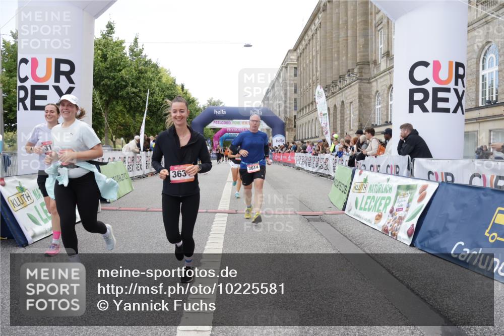 06.09.2026 - CURREX Alsterlauf Yannick Fuchs http://msf.ph/oto/10225581 06.09.2026 10:15:01 Ziel 2860, 3134, 3614, 3630, 3631, 4281, 4488, 4497, 4528, 5036, 5616, 5896, 8081 meine-sportfotos.de