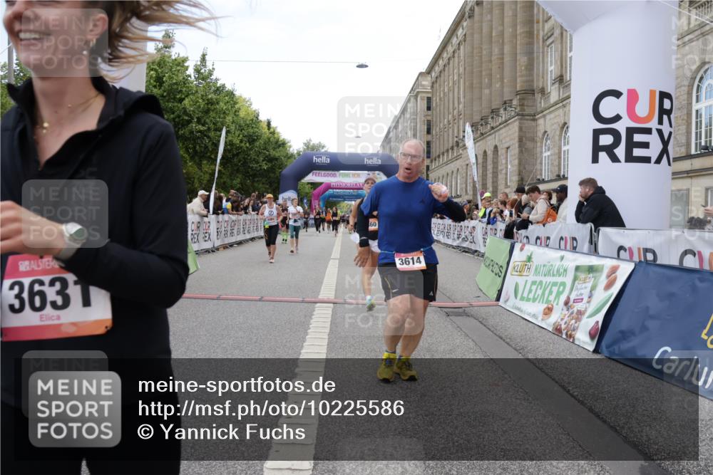 06.09.2026 - CURREX Alsterlauf Yannick Fuchs http://msf.ph/oto/10225586 06.09.2026 10:15:02 Ziel 2860, 3134, 3614, 3630, 3631, 4281, 4488, 4497, 4528, 5896, 8081 meine-sportfotos.de